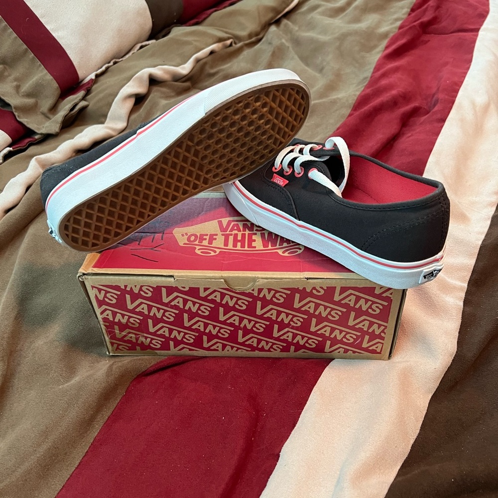 Vans - Picture 5 of 5